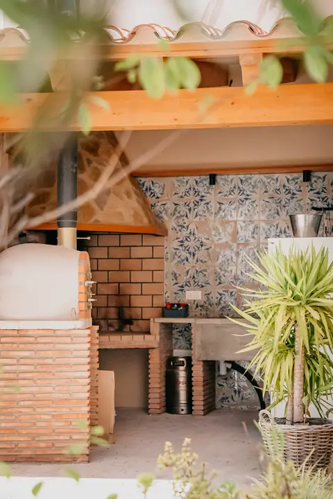 Horno de leña en el patio